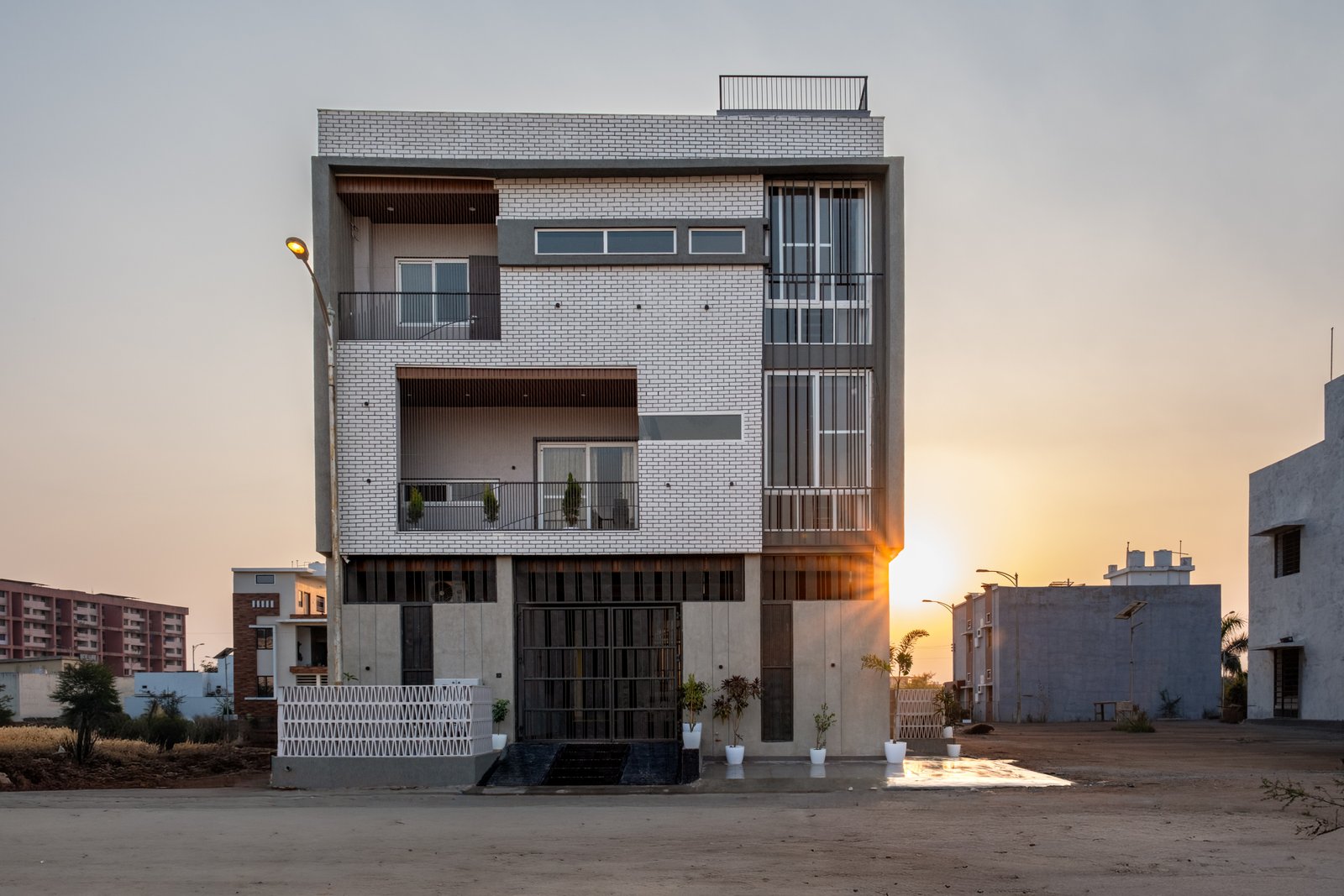 Ravi Pahuja Residence — Modern Contemporary Living