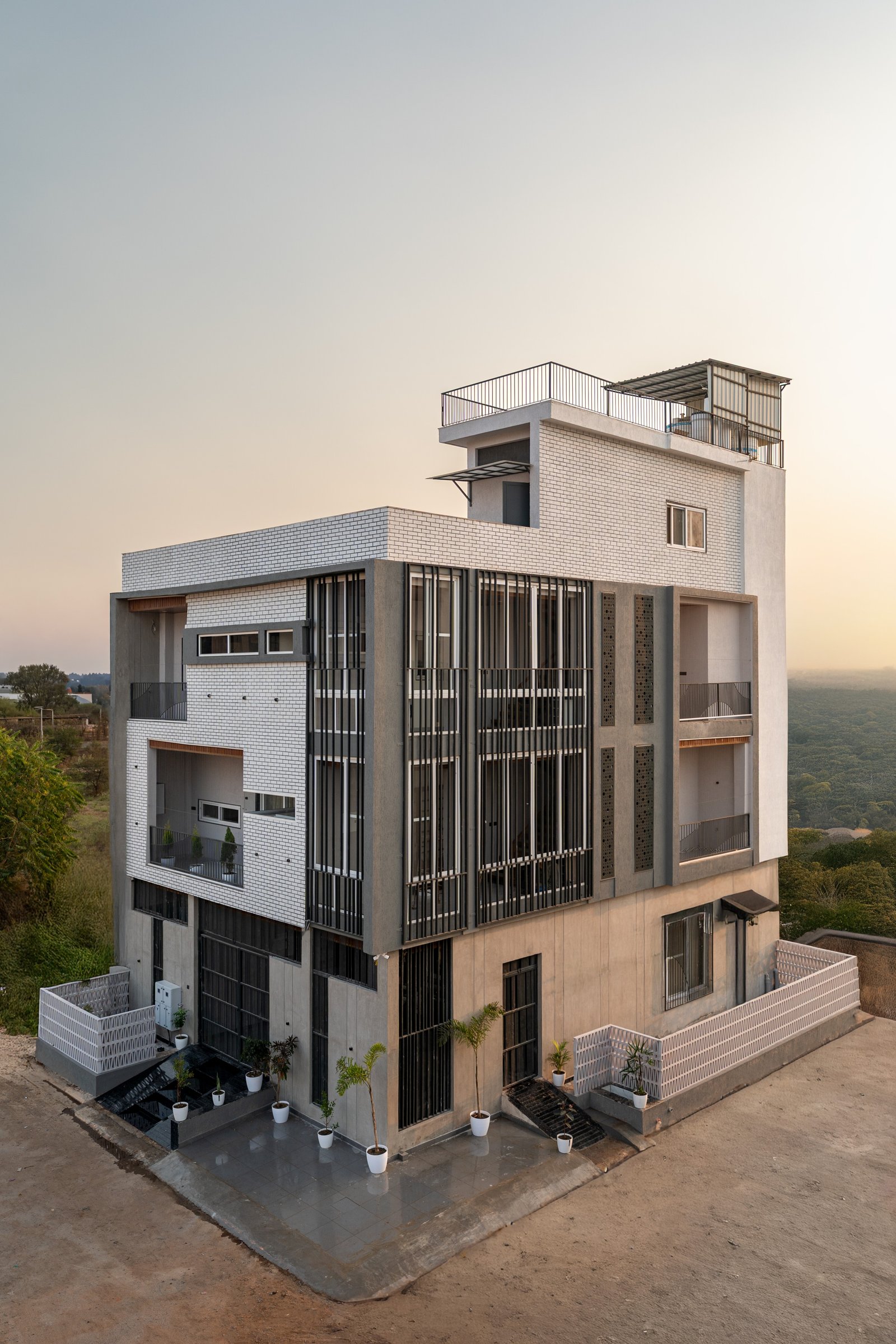 Ravi Pahuja Residence — Modern Contemporary Living