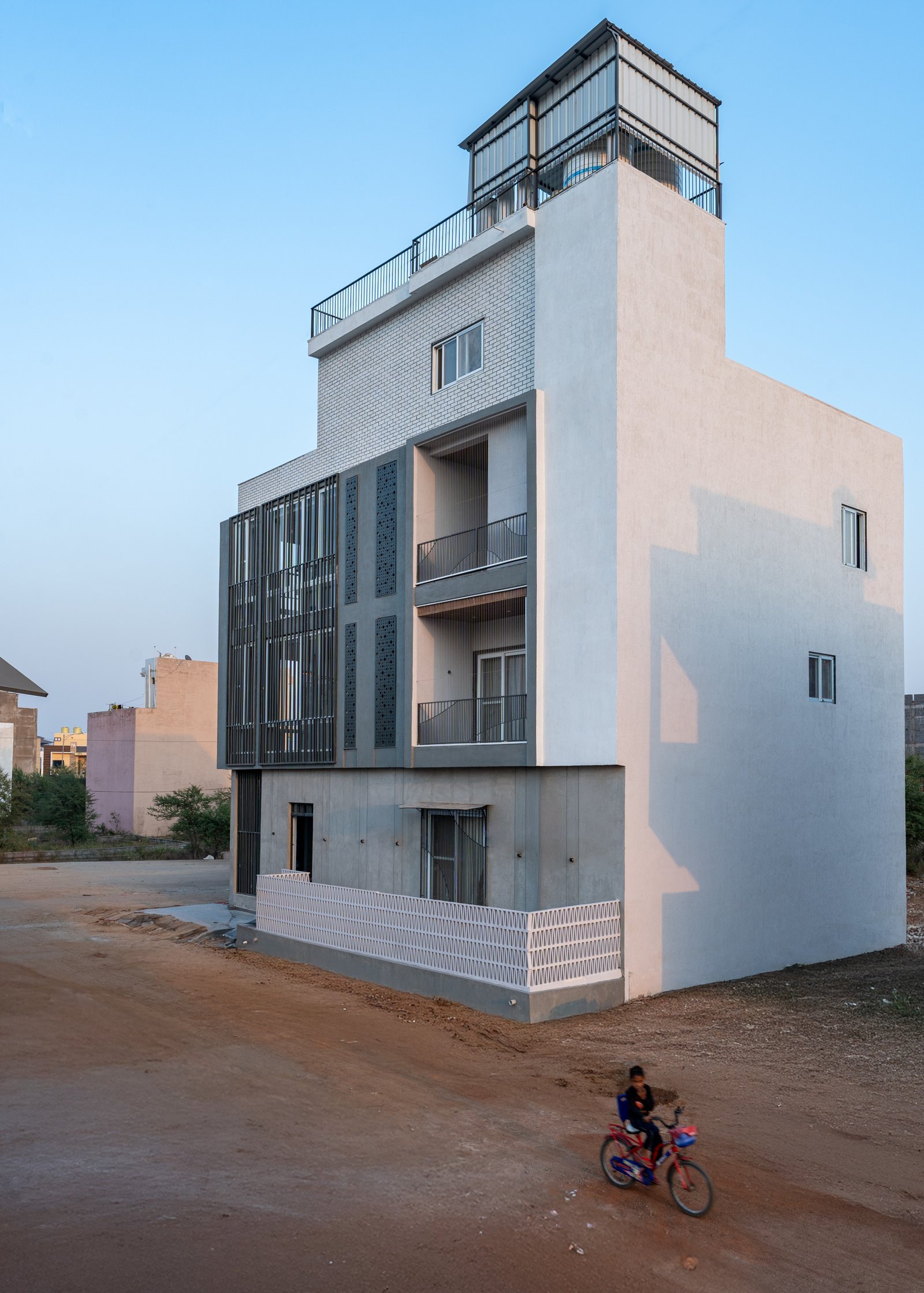 Ravi Pahuja Residence — Modern Contemporary Living