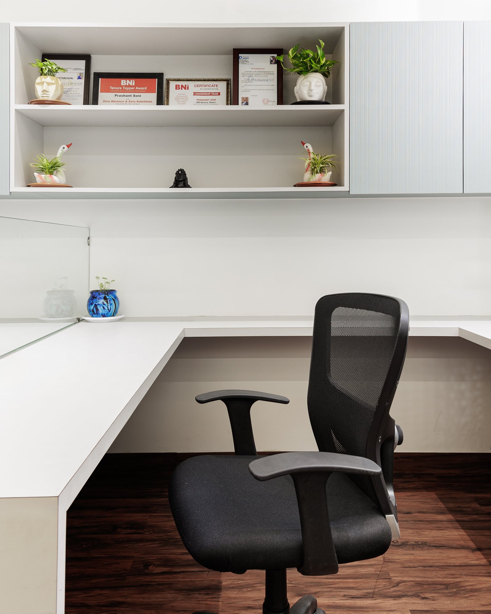 PS Office — Minimalist Corporate Workspace
